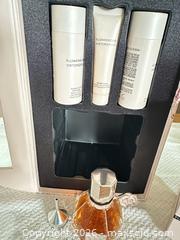 MaxSold Auction: Viktor & Rolf Flowerbomb 50 ml Eau de Parfum Gift Set - Las Vegas (Nevada, USA) PARTNER MANAGED Estate Sale Online Auction -  Argent Star Court