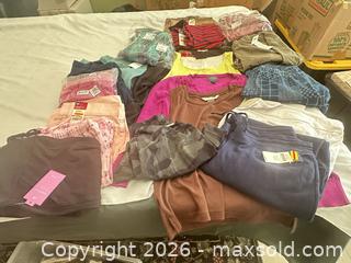MaxSold Auction: Women's Size M Mixed Clothing Lot, 20+ Pieces - Las Vegas (Nevada, USA) PARTNER MANAGED Estate Sale Online Auction -  Argent Star Court