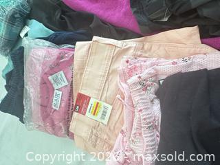 MaxSold Auction: Women's Size M Mixed Clothing Lot, 20+ Pieces - Las Vegas (Nevada, USA) PARTNER MANAGED Estate Sale Online Auction -  Argent Star Court