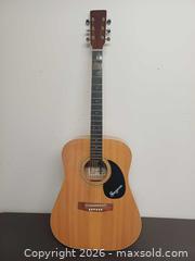 MaxSold Auction: Sungeum Acoustic Guitar  - Toronto (Ontario, Canada) PARTNER MANAGED Reseller Online Auction - Queen Street West.