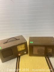 MaxSold Auction: Vintage Radio Lot 1 - Carleton Place (Ontario, Canada) SELLER MANAGED Reseller Online Auction - Victoria Street