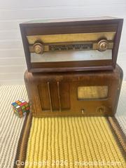 MaxSold Auction: Vintage Radio lot 2 - Carleton Place (Ontario, Canada) SELLER MANAGED Reseller Online Auction - Victoria Street