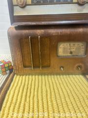 MaxSold Auction: Vintage Radio lot 2 - Carleton Place (Ontario, Canada) SELLER MANAGED Reseller Online Auction - Victoria Street