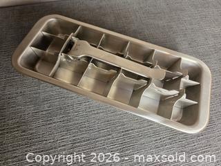 MaxSold Auction: Endurance 18/8 Stainless Steel Ice Cube Tray - Hamilton (Ontario, Canada) SELLER MANAGED Estate Sale Online Auction - Bishopsgate Avenue