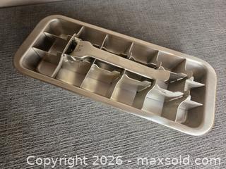 MaxSold Auction: Endurance 18/8 Stainless Steel Ice Cube Tray - Hamilton (Ontario, Canada) SELLER MANAGED Estate Sale Online Auction - Bishopsgate Avenue
