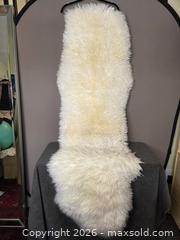 MaxSold Auction: Sheepskin Rug 100% New Zealand Sheepskin - Hamilton (Ontario, Canada) SELLER MANAGED Estate Sale Online Auction - Bishopsgate Avenue