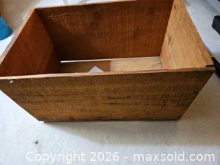 MaxSold Auction: Canadian Apples Wooden Produce Crate with Original Label - Kingston (Ontario, Canada) PARTNER MANAGED Moving Online Auction - Fernmoor Drive
