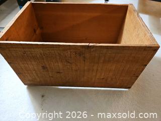 MaxSold Auction: Canadian Apples Wooden Produce Crate with Original Label - Kingston (Ontario, Canada) PARTNER MANAGED Moving Online Auction - Fernmoor Drive