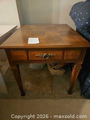 MaxSold Auction: Heritage Traditional Brown Veneer End Table with Inlaid Top - Kingston (Ontario, Canada) PARTNER MANAGED Moving Online Auction - Fernmoor Drive