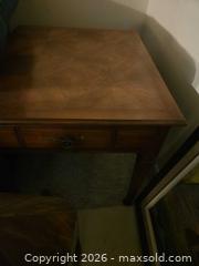 MaxSold Auction: Heritage Traditional Brown Veneer End Table with Inlaid Top - Kingston (Ontario, Canada) PARTNER MANAGED Moving Online Auction - Fernmoor Drive