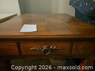MaxSold Auction: Heritage Traditional Brown Veneer End Table with Inlaid Top - Kingston (Ontario, Canada) PARTNER MANAGED Moving Online Auction - Fernmoor Drive