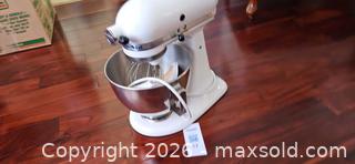 MaxSold Auction: KitchenAid KSM/K45-Style White Tilt-Head Stand Mixer - Kingston (Ontario, Canada) PARTNER MANAGED Moving Online Auction - Fernmoor Drive
