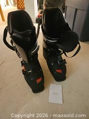 MaxSold Auction: Lange SX 90 Women's Alpine Downhill Ski Boots - Kingston (Ontario, Canada) PARTNER MANAGED Moving Online Auction - Fernmoor Drive