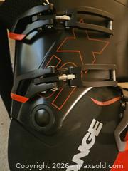 MaxSold Auction: Lange SX 90 Women's Alpine Downhill Ski Boots - Kingston (Ontario, Canada) PARTNER MANAGED Moving Online Auction - Fernmoor Drive