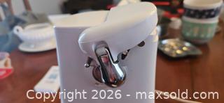 MaxSold Auction: Oster Electric Can Opener CO-0656 (Type 3129-033) - Kingston (Ontario, Canada) PARTNER MANAGED Moving Online Auction - Fernmoor Drive