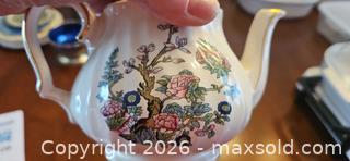 MaxSold Auction: Sadler Vintage Floral Teapot with Lid, White Pink Green - Kingston (Ontario, Canada) PARTNER MANAGED Moving Online Auction - Fernmoor Drive