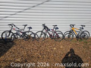 MaxSold Auction: Lot of 3 Trek Bicycles, 26-inch Wheels & Pump - Lakeland (Florida, USA) PARTNER MANAGED Downsizing Online Auction - Shore Acres Drive