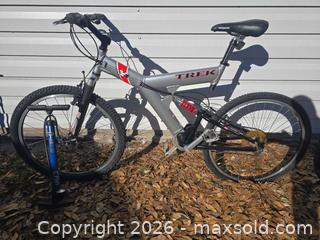 MaxSold Auction: Lot of 3 Trek Bicycles, 26-inch Wheels & Pump - Lakeland (Florida, USA) PARTNER MANAGED Downsizing Online Auction - Shore Acres Drive