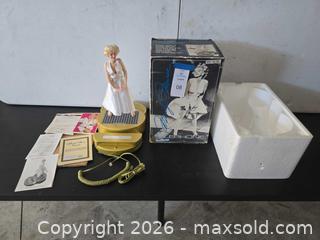 MaxSold Auction: Telemania Marilyn Monroe 'The Seven Year Itch' Gold Telephone - Lakeland (Florida, USA) PARTNER MANAGED Downsizing Online Auction - Shore Acres Drive