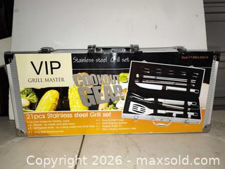 MaxSold Auction: Brand New VIP Grill Master Stainless steel Grill BBQ Set - Walworth (New York, USA) SELLER MANAGED Downsizing Online Auction -  High Street