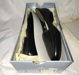 MaxSold Auction: New St. John's Bay Women's Black Leather Shoes Size: 8 1/2 Medium  - Walworth (New York, USA) SELLER MANAGED Downsizing Online Auction -  High Street
