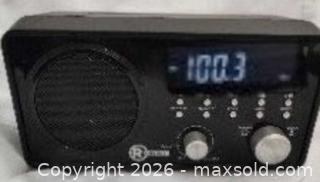 MaxSold Auction: Radio shack digital Radio 1201178 (Works)  - Walworth (New York, USA) SELLER MANAGED Downsizing Online Auction -  High Street