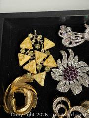 MaxSold Auction: (20+) Vintage Assorted Costume Brooches - Toronto (Ontario, Canada) SELLER MANAGED Reseller Online Auction - Chesswood Drive