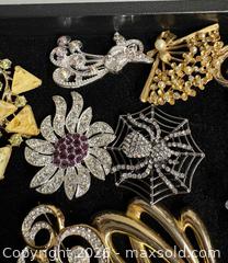 MaxSold Auction: (20+) Vintage Assorted Costume Brooches - Toronto (Ontario, Canada) SELLER MANAGED Reseller Online Auction - Chesswood Drive
