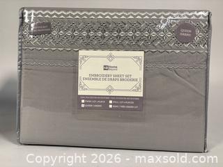 MaxSold Auction: (2) NIB Queen Sheet Sets - Toronto (Ontario, Canada) SELLER MANAGED Reseller Online Auction - Chesswood Drive