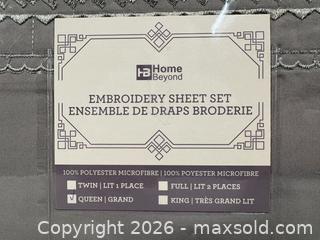MaxSold Auction: (2) NIB Queen Sheet Sets - Toronto (Ontario, Canada) SELLER MANAGED Reseller Online Auction - Chesswood Drive