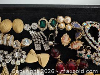 MaxSold Auction: (30+) Pairs of Costume Earrings  - Toronto (Ontario, Canada) SELLER MANAGED Reseller Online Auction - Chesswood Drive