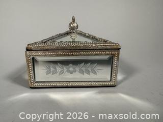 MaxSold Auction: (4) Vintage Covered Trinket Boxes  - Toronto (Ontario, Canada) SELLER MANAGED Reseller Online Auction - Chesswood Drive