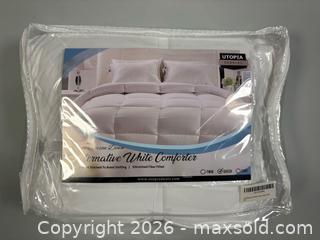 MaxSold Auction: NIB Queen Down Comforter, Sherpa Throw Blanket, 6-Pce Towel Set - Toronto (Ontario, Canada) SELLER MANAGED Reseller Online Auction - Chesswood Drive