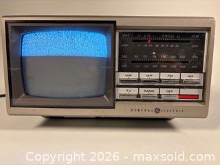 MaxSold Auction: Retro GENERAL ELECTRIC #7-7150B Portable 5” TV FM/AM Radio and Push-Button  Telephone  - Toronto (Ontario, Canada) SELLER MANAGED Reseller Online Auction - Chesswood Drive