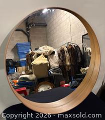 MaxSold Auction: Wooden Framed Round Wall Mirror - Toronto (Ontario, Canada) SELLER MANAGED Reseller Online Auction - Chesswood Drive