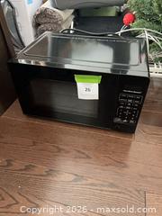 MaxSold Auction: Hamilton Beach Microwave  - Ottawa (Ontario, Canada) PARTNER MANAGED Downsizing Online Auction - Gladwin Crescent