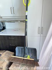 MaxSold Auction: Outdoor Broom and shovel - Ottawa (Ontario, Canada) PARTNER MANAGED Downsizing Online Auction - Gladwin Crescent