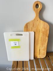 MaxSold Auction: Plastic and wooden cutting boards - Ottawa (Ontario, Canada) PARTNER MANAGED Downsizing Online Auction - Gladwin Crescent