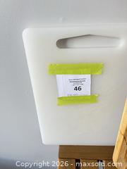 MaxSold Auction: Plastic and wooden cutting boards - Ottawa (Ontario, Canada) PARTNER MANAGED Downsizing Online Auction - Gladwin Crescent