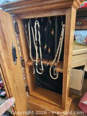 MaxSold Auction: Oak Mantel/Table Clock , jewelry with content - Peachland (British Columbia, Canada) SELLER MANAGED Downsizing Online Auction - Princeton Avenue