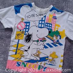 MaxSold Auction: Vintage 80s/90s Snoopy “Use The Crosswalk To Be Safe” T-Shirt – Single Stitch – USA – Medium - Toronto (Ontario, Canada) SELLER MANAGED Reseller Online Auction - Esandar Drive (STORAGE)