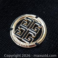 MaxSold Auction: Vintage Versace Wool Chain Pattern Shirt/Sweater – Large – White – Ittierre 1973 - Toronto (Ontario, Canada) SELLER MANAGED Reseller Online Auction - Esandar Drive (STORAGE)