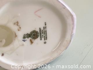 MaxSold Auction: Royal Doulton Porcelain Figurine / Statue (6–10 in) - Toronto (Ontario, Canada) SELLER MANAGED Estate Sale Online Auction - Widdicombe Hill