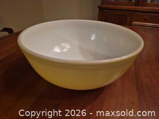 MaxSold Auction: Vintage Pyrex Large Mixing Bowl, Yellow & Green - Toronto (Ontario, Canada) SELLER MANAGED Estate Sale Online Auction - Widdicombe Hill