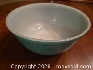 MaxSold Auction: Vintage Pyrex Large Mixing Bowl, Yellow & Green - Toronto (Ontario, Canada) SELLER MANAGED Estate Sale Online Auction - Widdicombe Hill