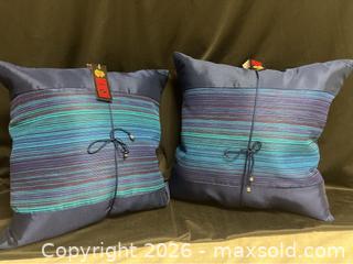 MaxSold Auction: Monsin Silk Feel Decorative Pillows – Set of 2 – New - Campbell (California, USA) SELLER MANAGED Downsizing Online Auction - Dell Avenue
