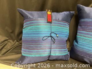 MaxSold Auction: Monsin Silk Feel Decorative Pillows – Set of 2 – New - Campbell (California, USA) SELLER MANAGED Downsizing Online Auction - Dell Avenue