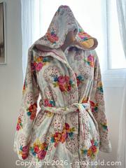 MaxSold Auction: Floral 100% cotton robe - Toronto (Ontario, Canada) PARTNER MANAGED Downsizing Online Auction - Mclevin Avenue PART TWO
