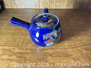 MaxSold Auction: Japanese Cobalt Blue Porcelain Tea Set with Gold Accents (6 pcs) - Wake Forest (North Carolina, USA) PARTNER MANAGED Downsizing Online Auction - Wait Avenue
