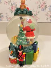 MaxSold Auction: Mixed Holiday Lot of Christmas Snow Globe,& Electric Candle - Wake Forest (North Carolina, USA) PARTNER MANAGED Downsizing Online Auction - Wait Avenue
